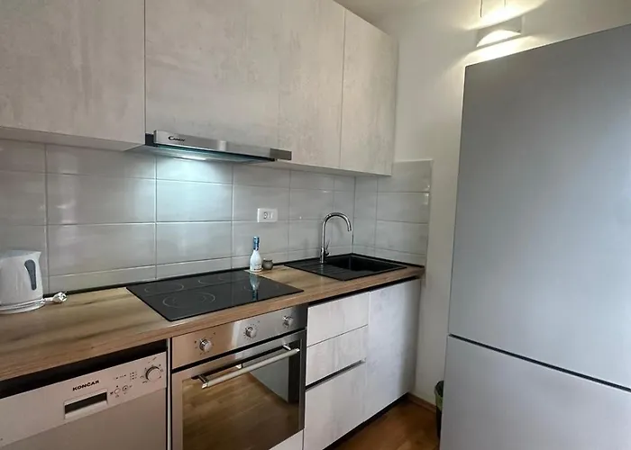 Aaa Luxury Πανσιόν 3*