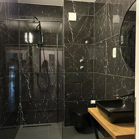 Aaa Luxury בית הארחה