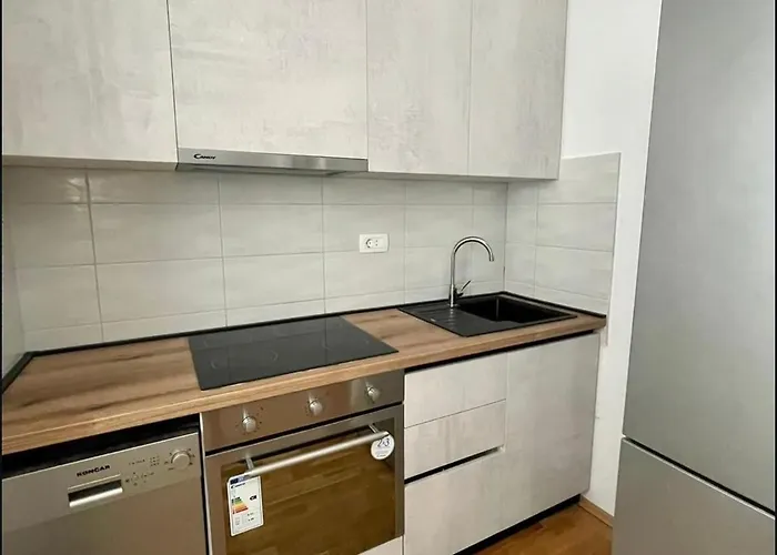 Aaa Luxury Pensión Split