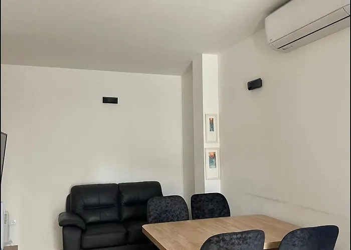 Aaa Luxury Pensión Split