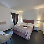 Aaa Luxury 3* 斯普利特
