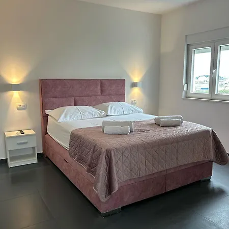 Aaa Luxury Guest house
