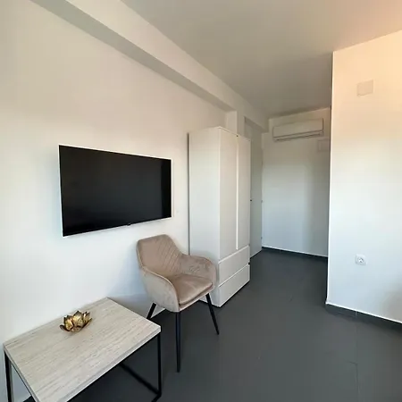 Aaa Luxury With Pool 3*