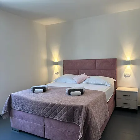 Aaa Luxury With Pool 3*