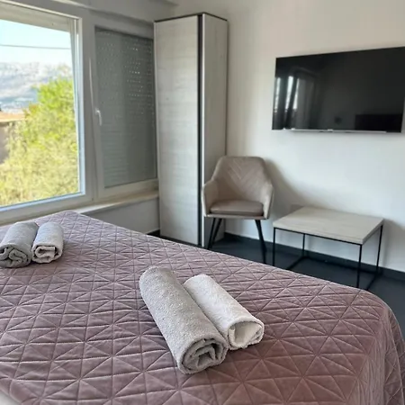 Aaa Luxury With Pool Affittacamere 3*