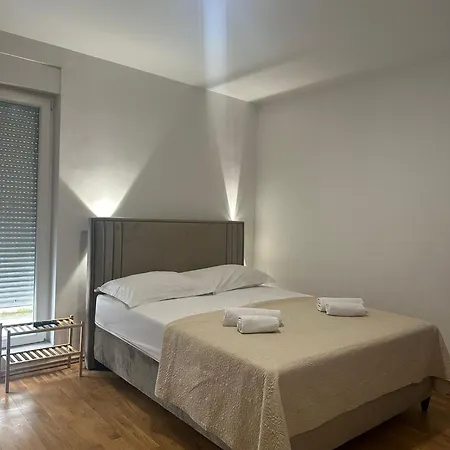 Aaa Luxury With Pool 3* Split