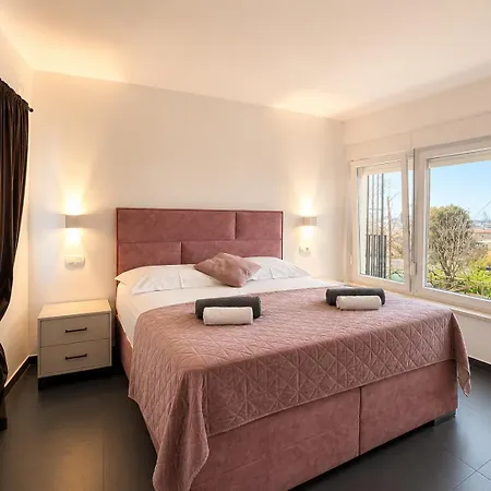 Pensjonat Aaa Luxury With Pool