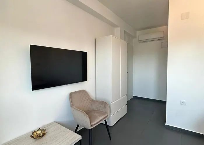 Aaa Luxury 3*