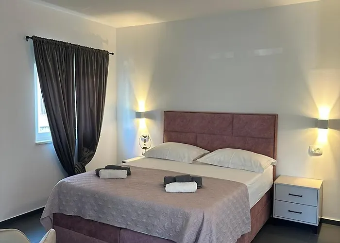 Aaa Luxury Pensión Split